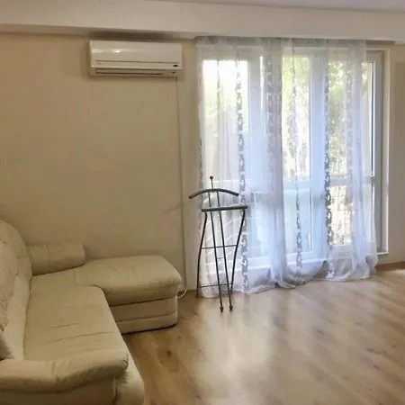 דירה Апартаменты С Видом На Сад וארנה